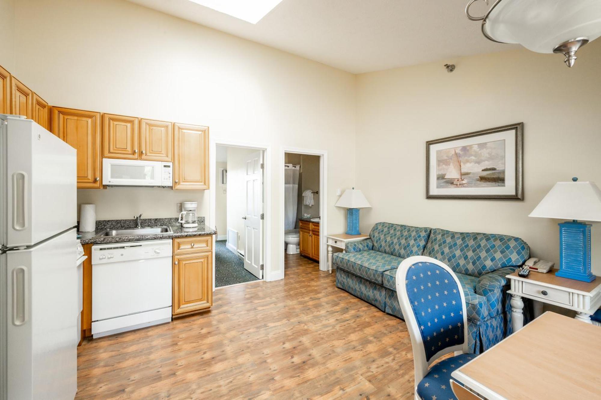 Nautical Mile Resort Уелс Екстериор снимка