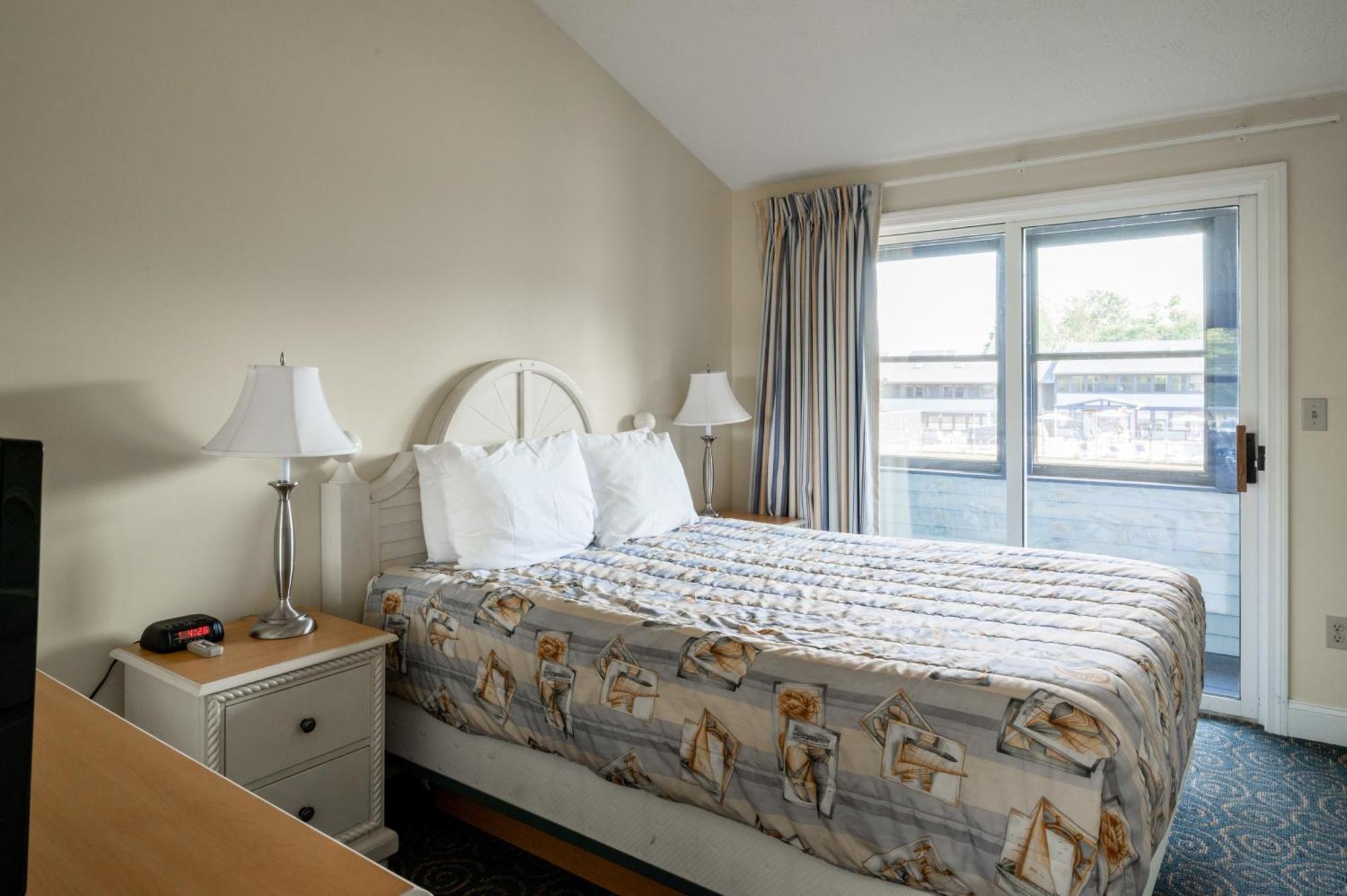 Nautical Mile Resort Уелс Екстериор снимка