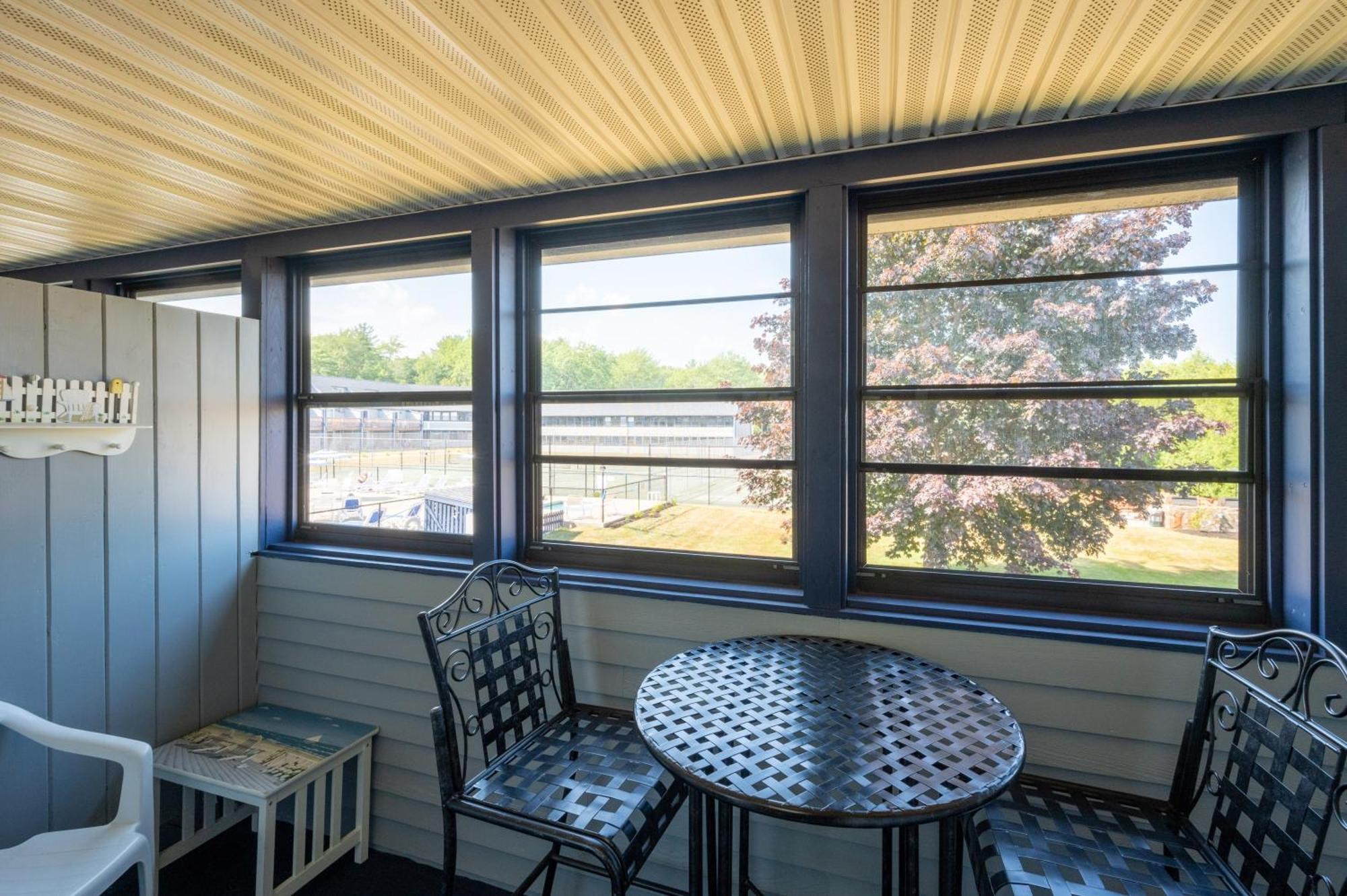 Nautical Mile Resort Уелс Екстериор снимка