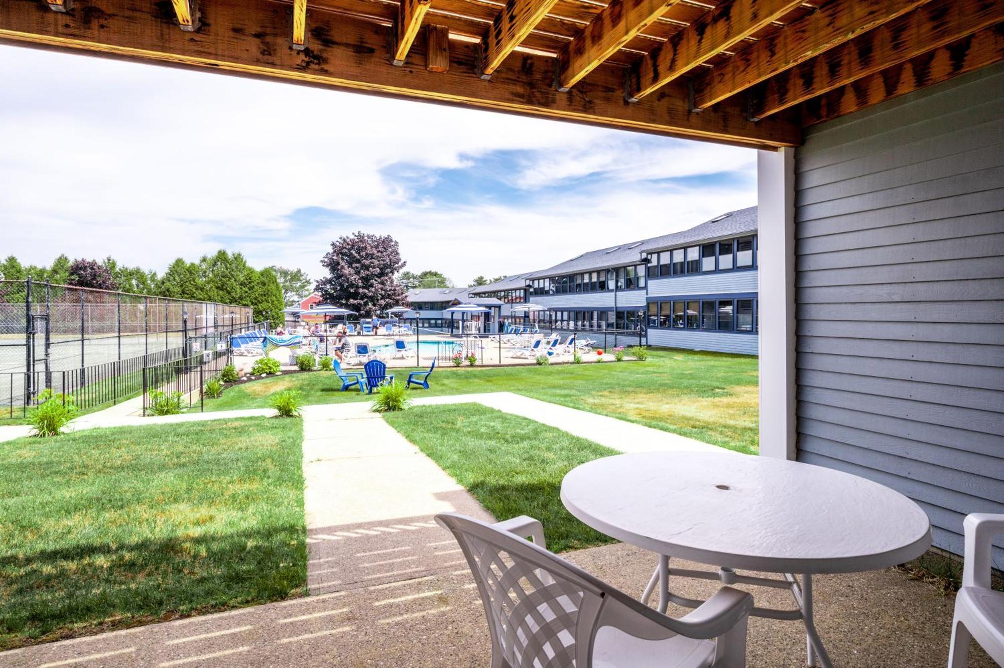 Nautical Mile Resort Уелс Екстериор снимка
