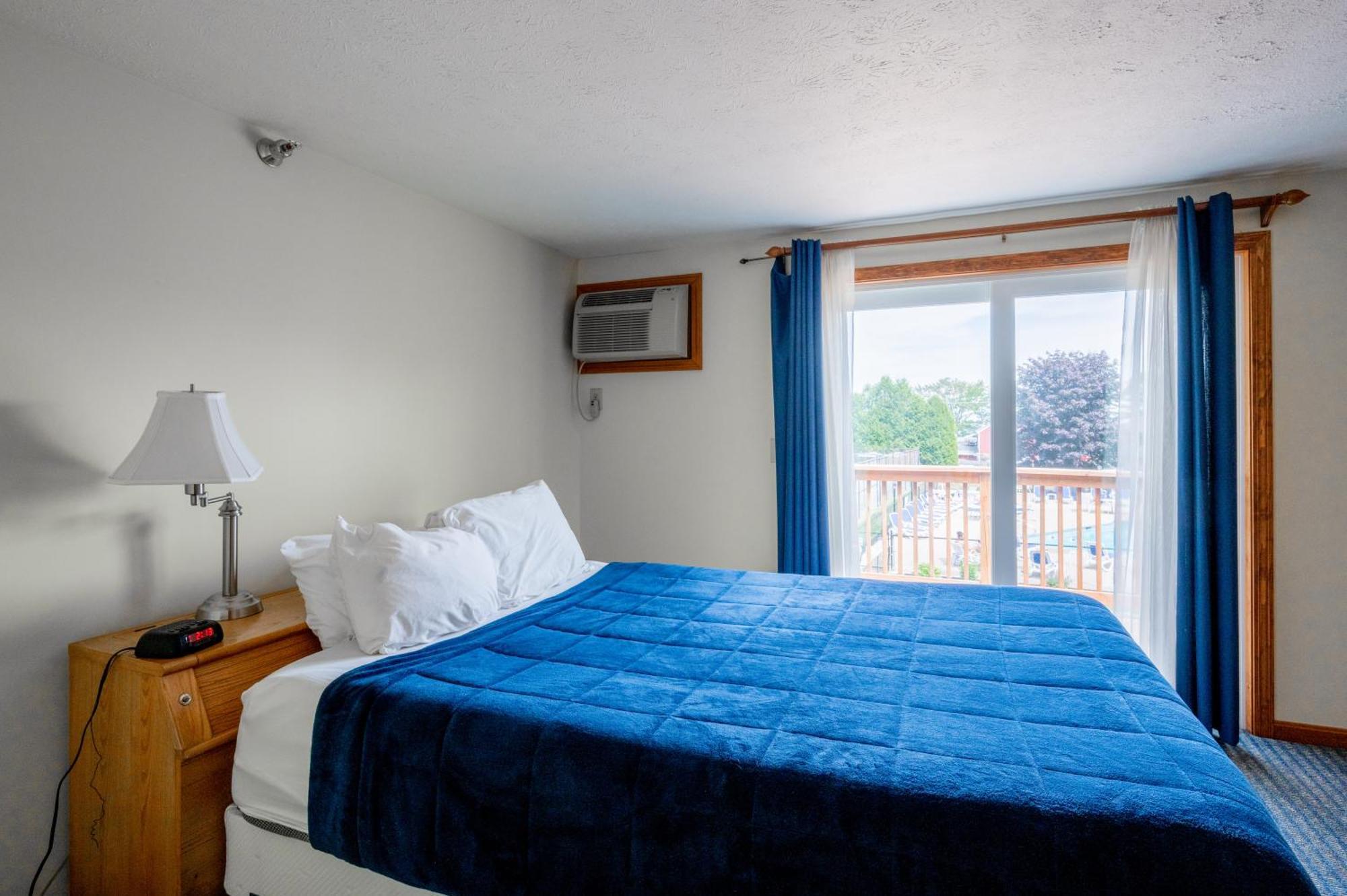 Nautical Mile Resort Уелс Екстериор снимка