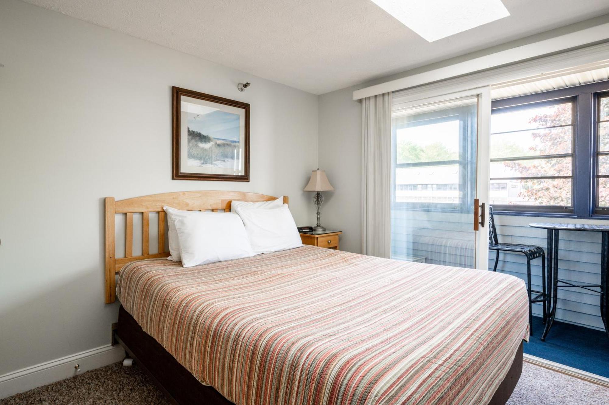 Nautical Mile Resort Уелс Екстериор снимка