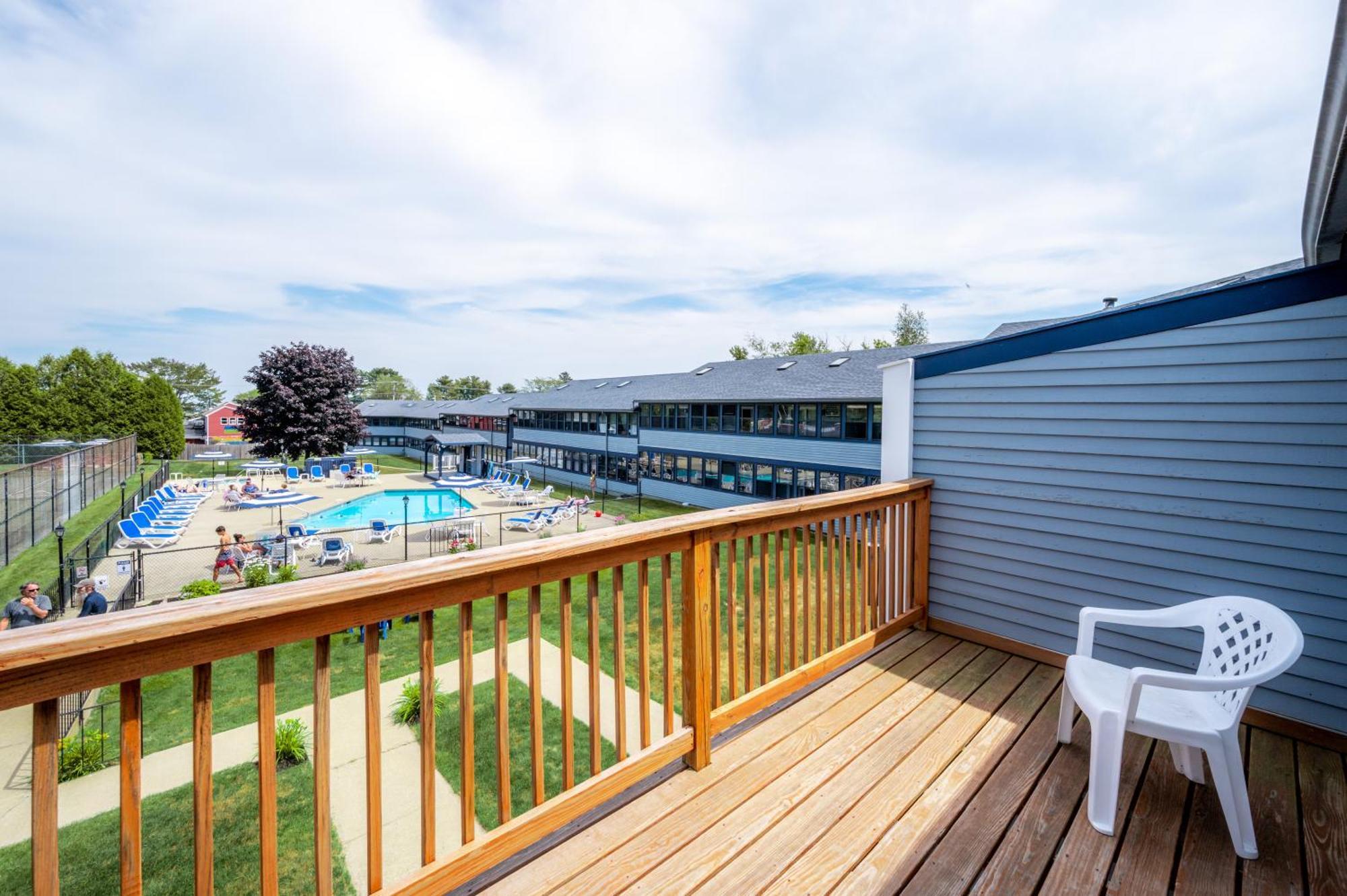 Nautical Mile Resort Уелс Екстериор снимка
