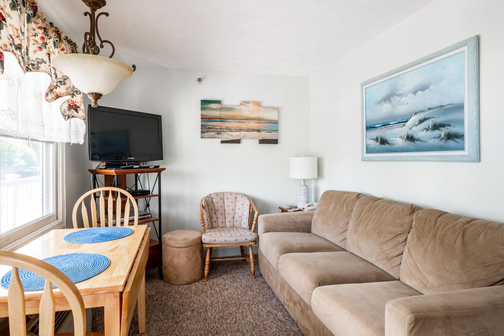 Nautical Mile Resort Уелс Екстериор снимка