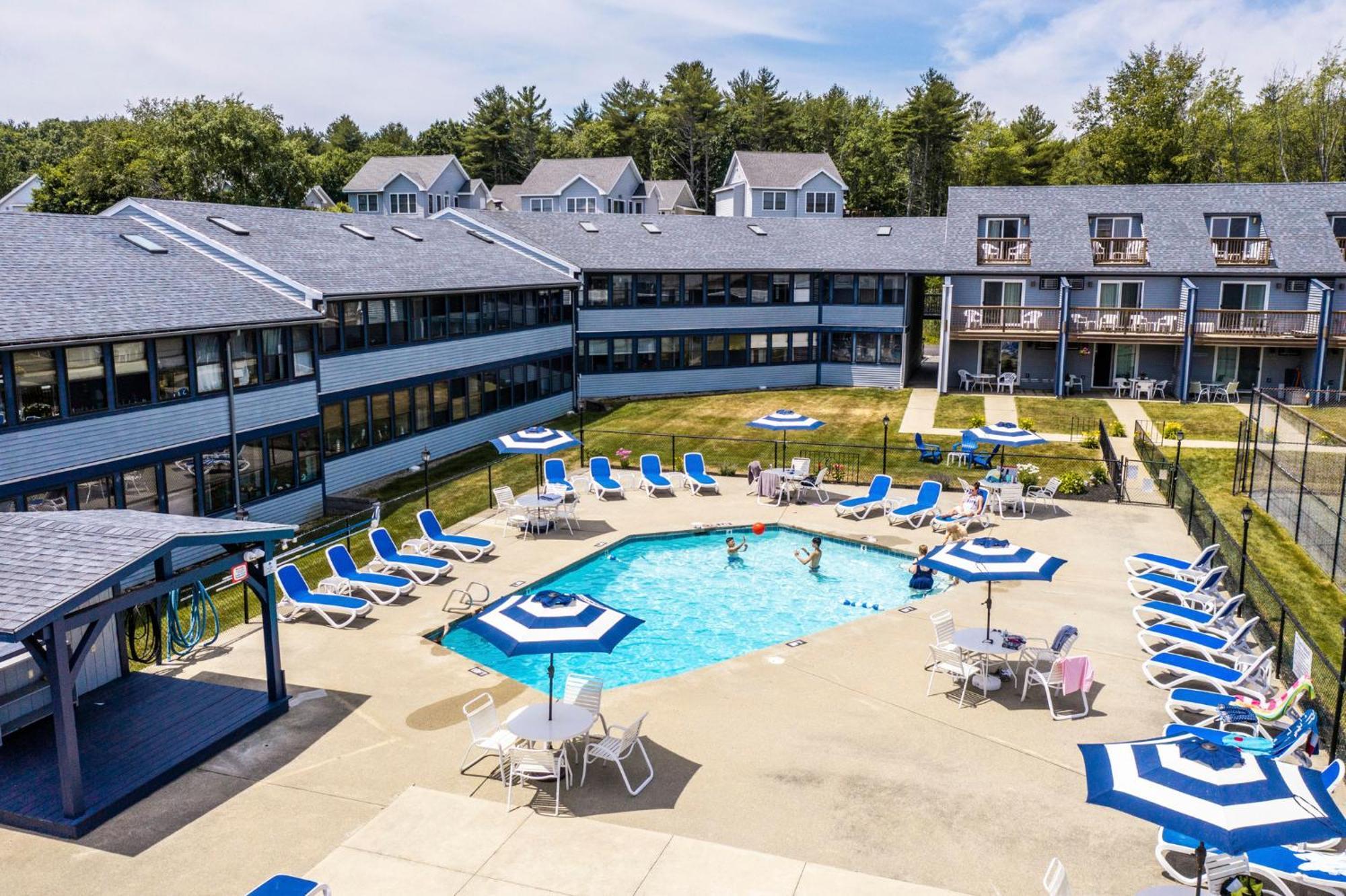 Nautical Mile Resort Уелс Екстериор снимка